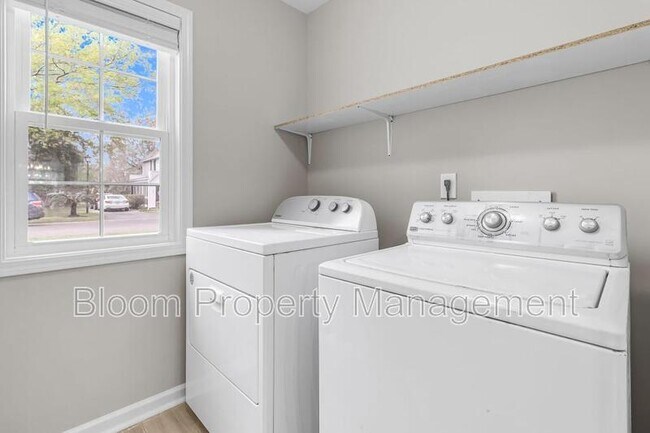 Building Photo - 974 Governors Rd