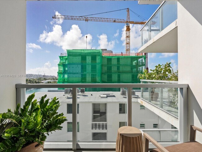 Building Photo - 9521 E Bay Harbor Dr