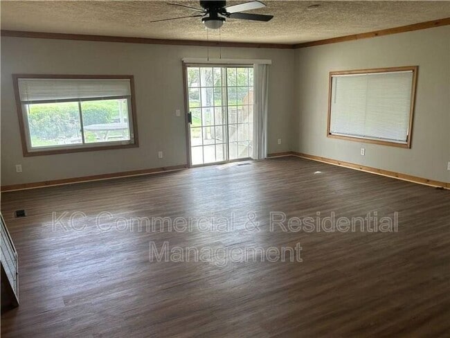 Building Photo - 7809 NE San Rafael Dr
