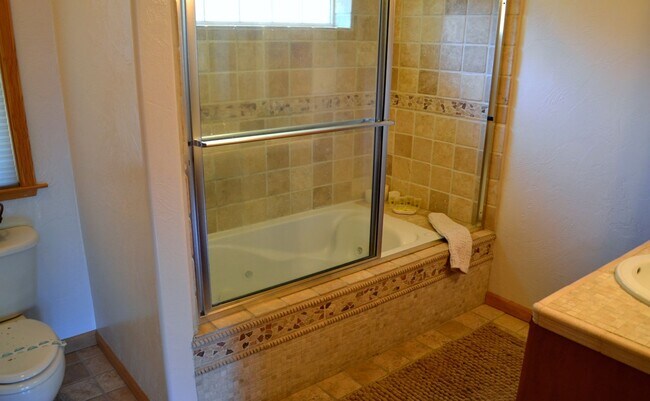 Building Photo - Sweet 2BD Cabin! Avail for a 3-6 month Winter lease! Available 12/01/25- 4/30/26