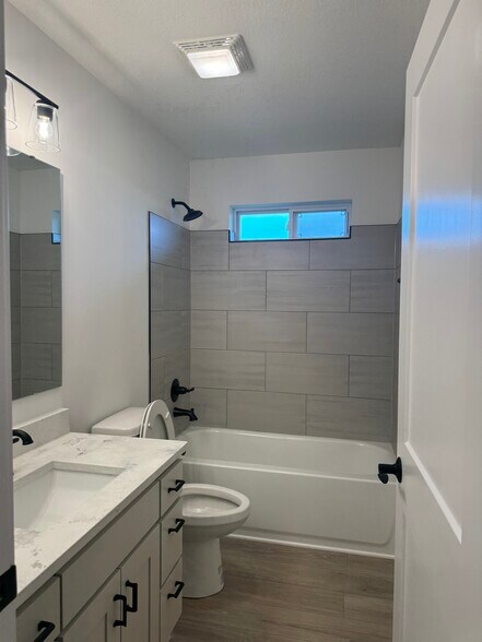 Upstairs bathroom(shared) - 22914 W 72nd Ter