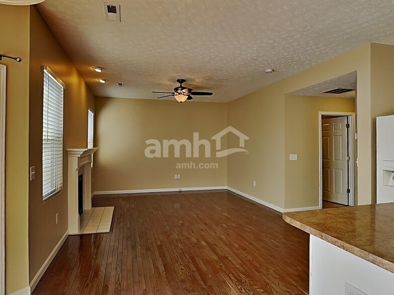 Building Photo - 9766 Soaring Breezes