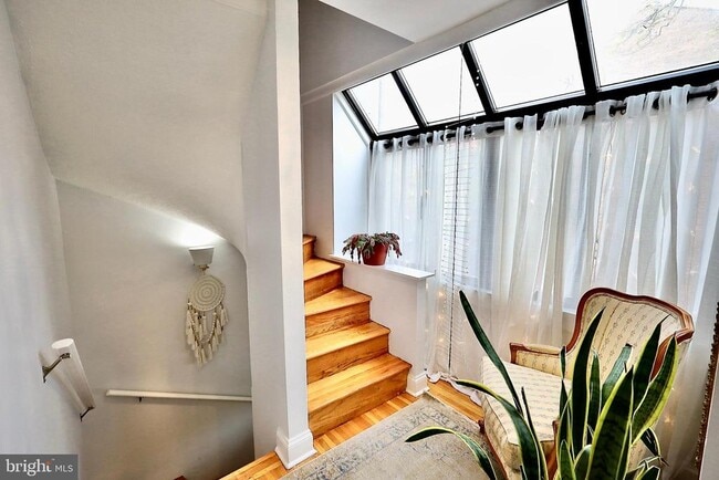 Building Photo - 701 Lombard St