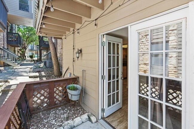 Building Photo - 3627 Menchaca Rd