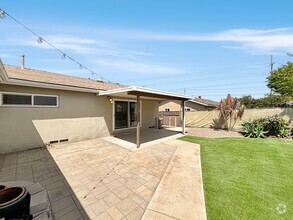 Building Photo - Stunning 3B/3BA House in Serra Mesa w/ 2 C...