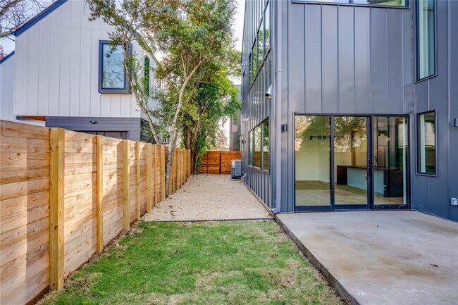 Building Photo - 1103 Cherico St