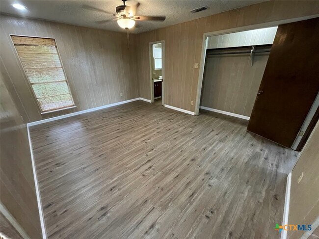 Building Photo - 1800 Charter Oak Dr