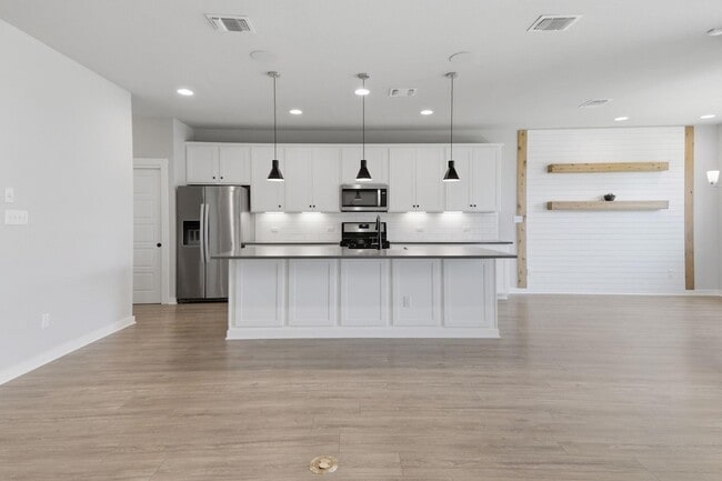 Building Photo - 103 Trailside Ln