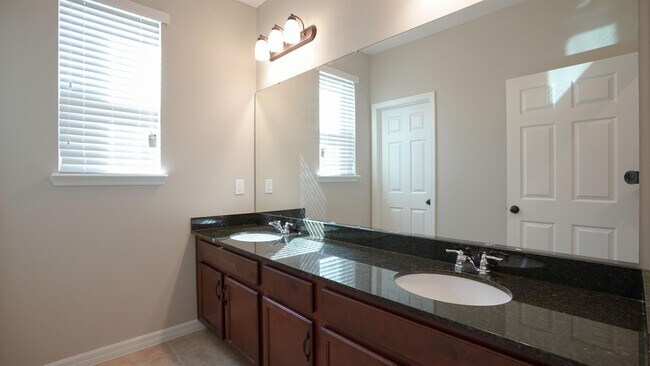 Building Photo - 12663 Salomon Cove Dr
