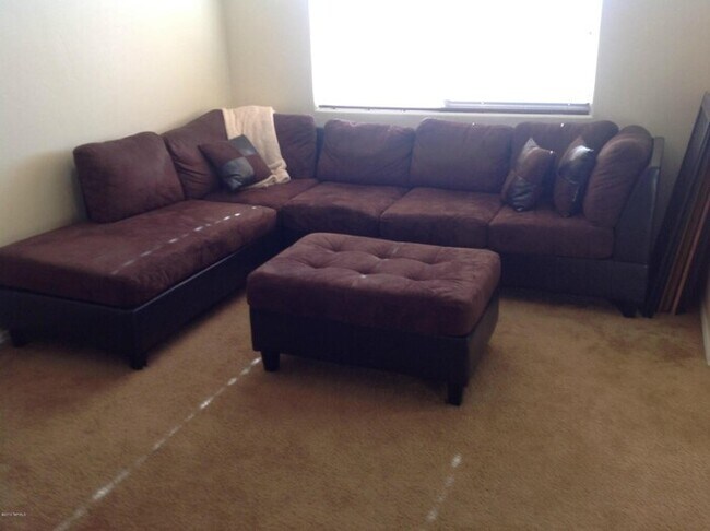 Building Photo - Spacious Rita Ranch Home with Modern Comforts & Community Perks!