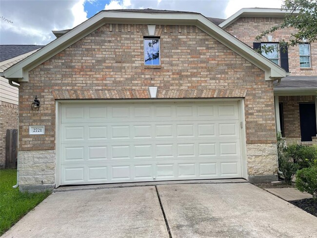Building Photo - 2721 Hidden Landing Dr