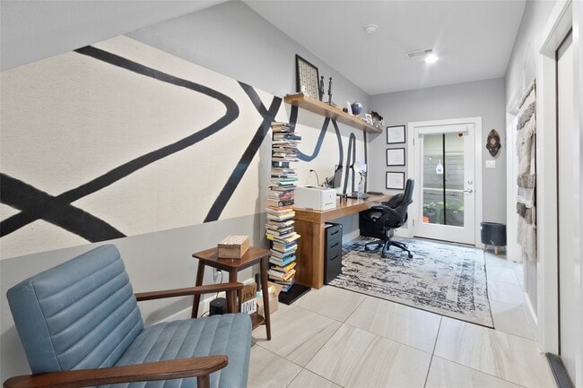 Building Photo - 2104 Dennis St