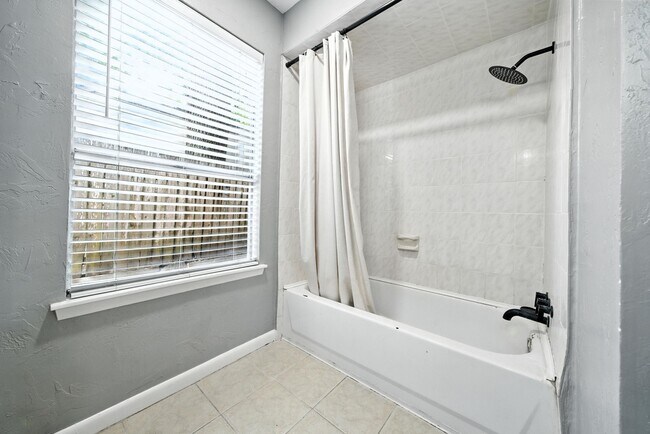 Building Photo - 13310 Ravensway Dr