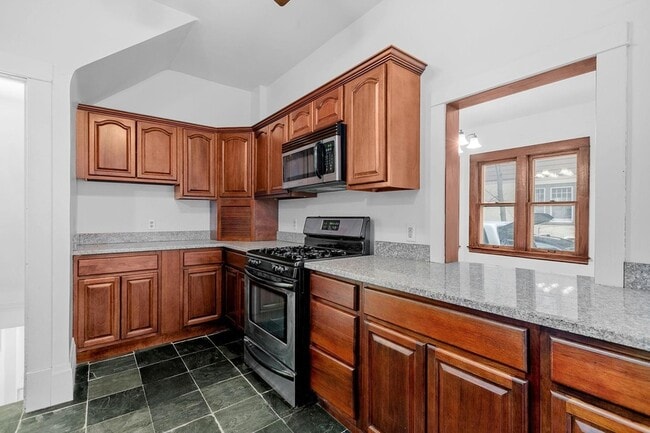 Building Photo - 1826 Franklin Ave SE