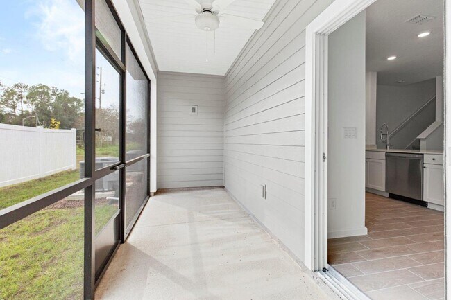 Building Photo - 698 NW 126th Terrace