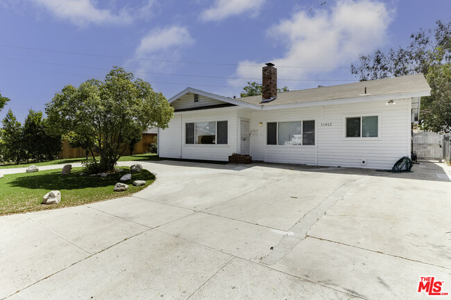 Primary Photo - 11812 Randall St