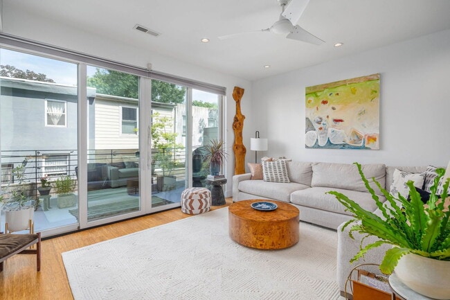 Building Photo - 1003 S 17th St