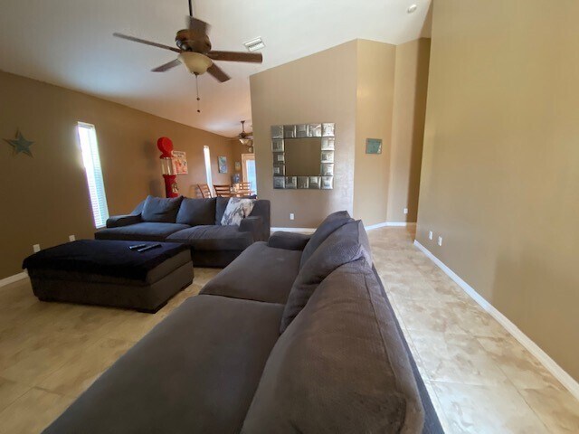 Building Photo - 7850 S Oriole Dr