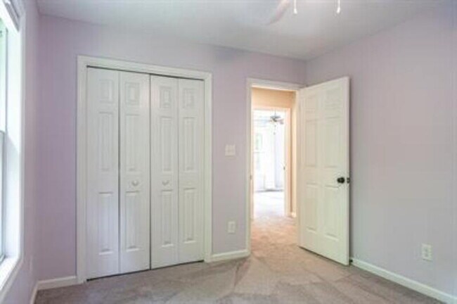 Building Photo - 145 Sandhurst Pl