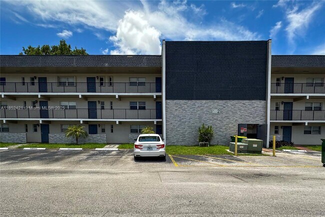 Building Photo - 8040 N Colony Cir