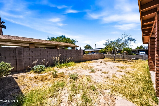 Building Photo - 3905 W Almeria Rd