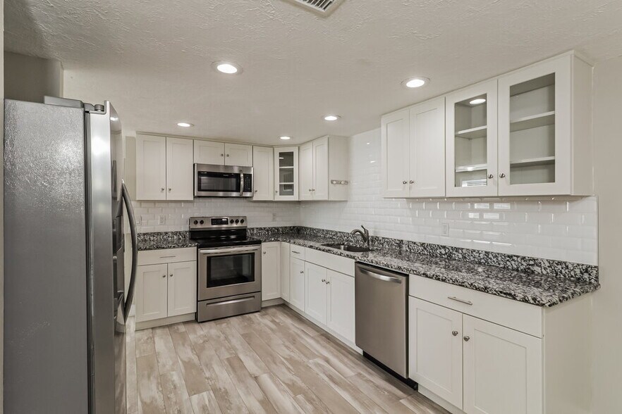 Building Photo - 4045 Grayton Dr