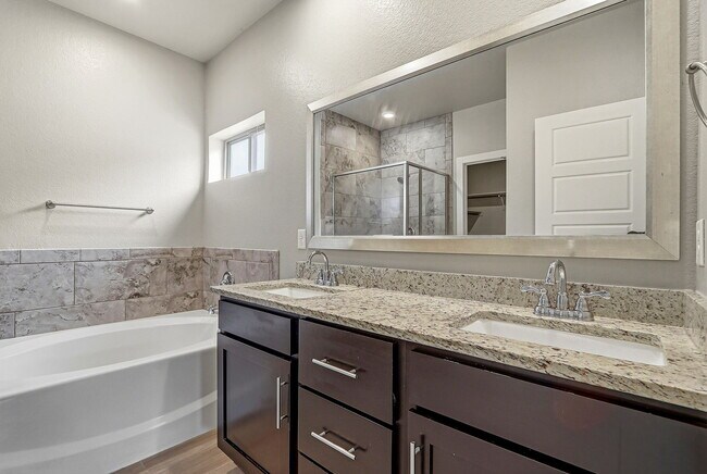 Building Photo - 14740 Mike a Mendoza Ave