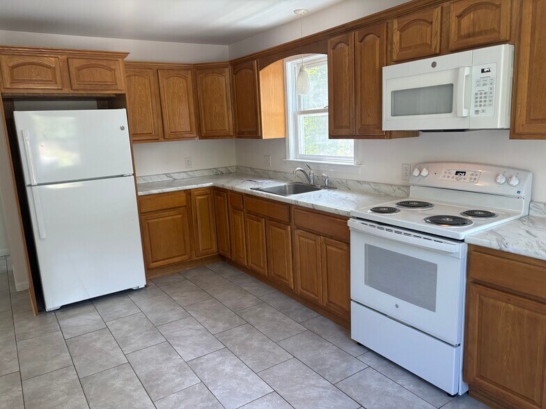 Building Photo - 1 Red Mill Ln