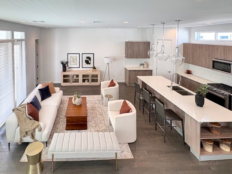 Building Photo - 4934 Zuma Ct