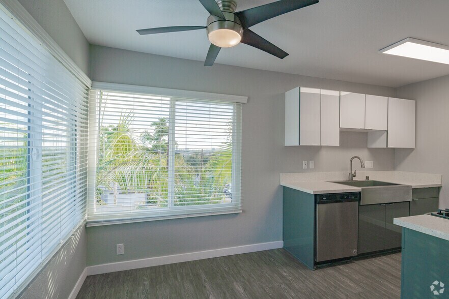 Primary Photo - The Heights at Signal Hill