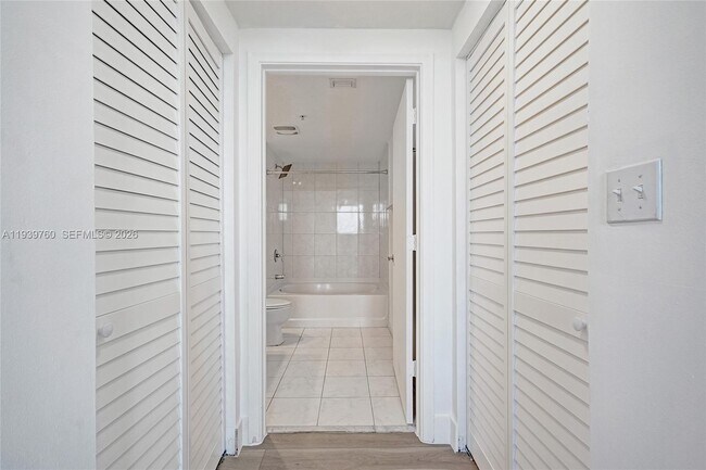 Building Photo - 2775 NE 187th St