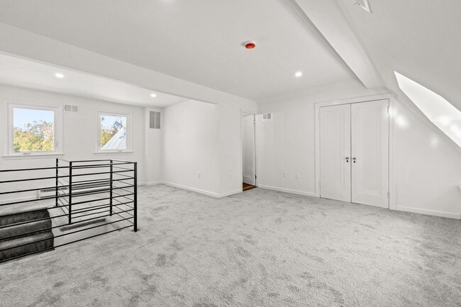 Building Photo - 2814 Bellevue Terrace NW