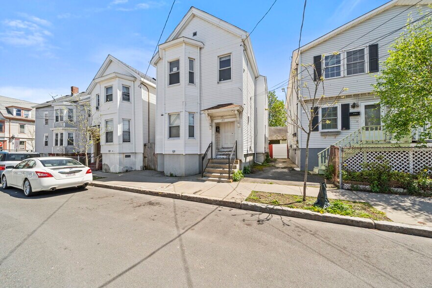 Building Photo - 23 Eden St