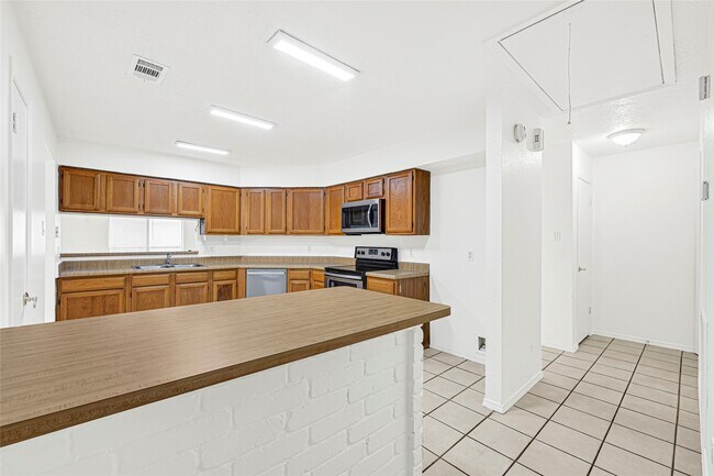 Building Photo - 2335 Bisontine St
