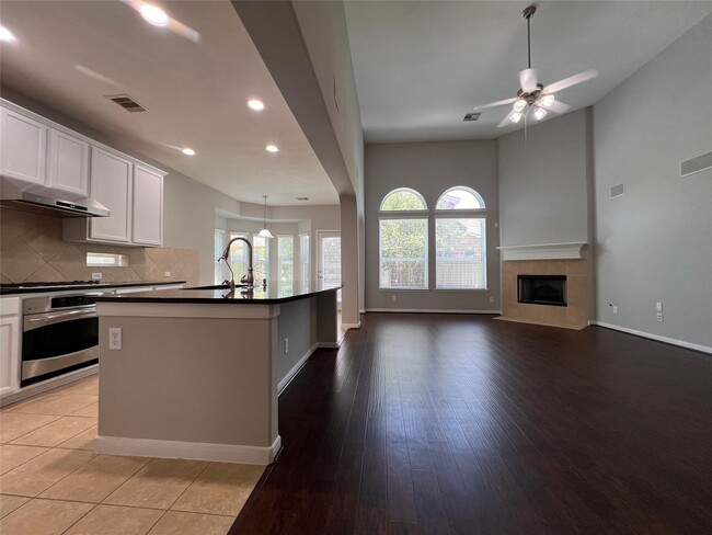 Building Photo - 6102 City Shores Ln