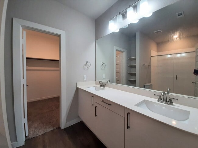 Building Photo - 9881 Grosbeak Ln