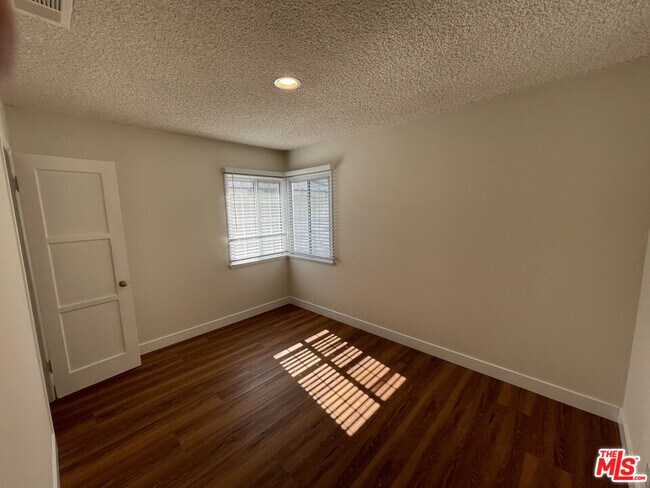 Building Photo - 10631 Tinker Ave