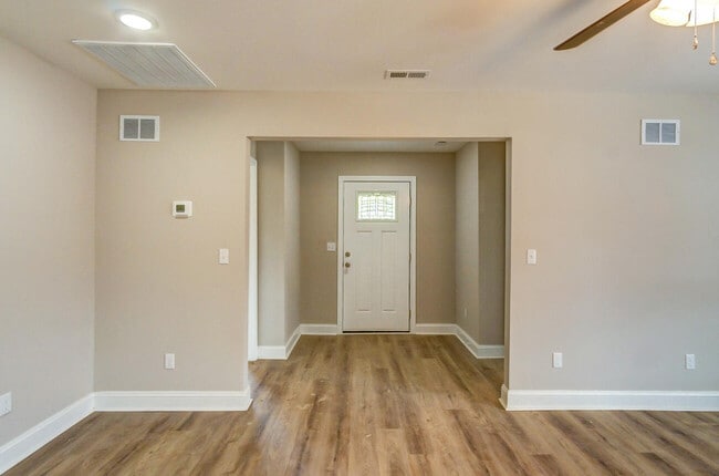 Building Photo - 184 Garden Gate Dr