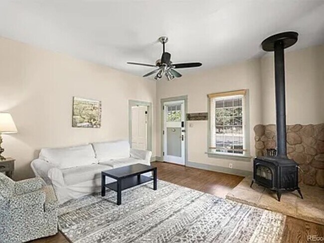 Building Photo - Charming 2 Bed 2 Bath house with Basement flex room in the heart of Englewood!