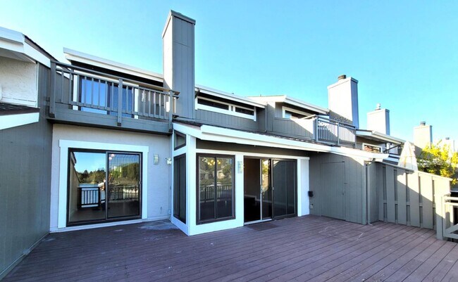 Building Photo - 572 Marlin Ct