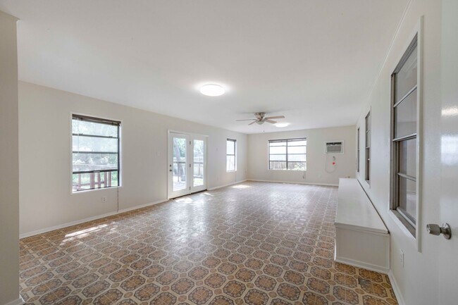 Building Photo - Classic Austin Home in Windsor Park