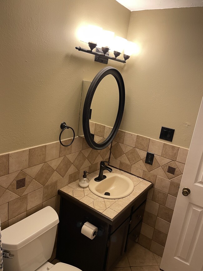 Guest bathroom - 7251 Sunlit Trail Dr