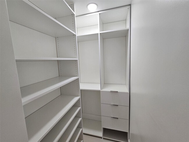 Building Photo - 6201 SW 37th St