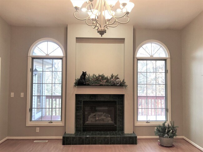 Building Photo - Charming 3-Bedroom Home with Fireplaces an...