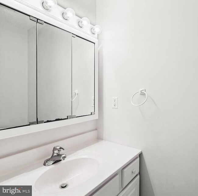 Building Photo - 1623 Chesapeake Ln