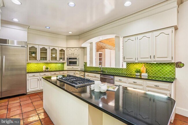 Building Photo - 9939 Bentcross Dr