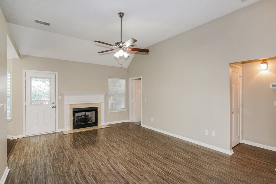 Building Photo - 278 Iris Dr