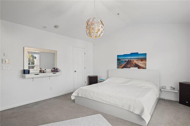 Building Photo - 266 Balaban Cir