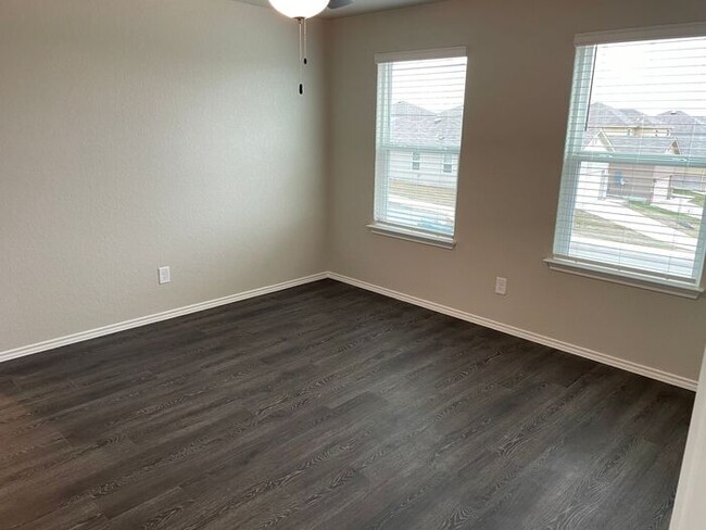 Building Photo - New Year's Promotion! Three Bedroom | Two ...