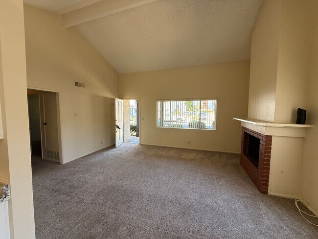 Building Photo - 1230 Hull Pl